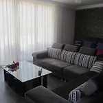Marina 211 *